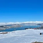 Modern 1 With Free Parking - Near Cabelcar, Sherpa Stairs And The Mountain Lejlighed Tromsdalen