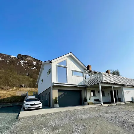 Modern Studio Apartment Near Cabelcar, Sherpa Stairs And The Mountain Tromsdalen