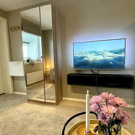 Modern Studio Apartment Near Cabelcar, Sherpa Stairs And The Mountain * Tromsdalen
