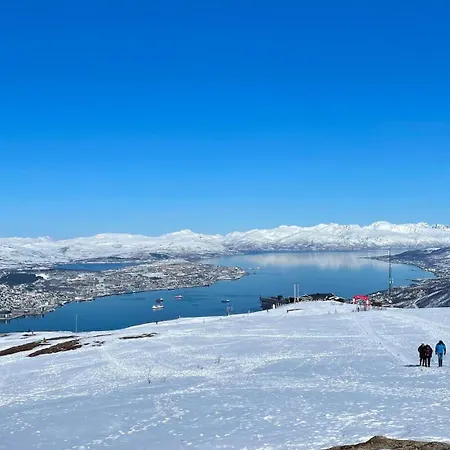 Modern 1 With Free Parking - Near Cabelcar, Sherpa Stairs And The Mountain アパート Tromsdalen