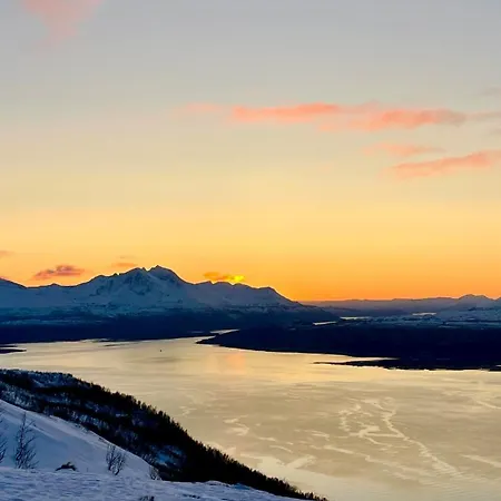 Apartment Modern Studio Apartment Near Cabelcar, Sherpa Stairs And The Mountain Tromsdalen